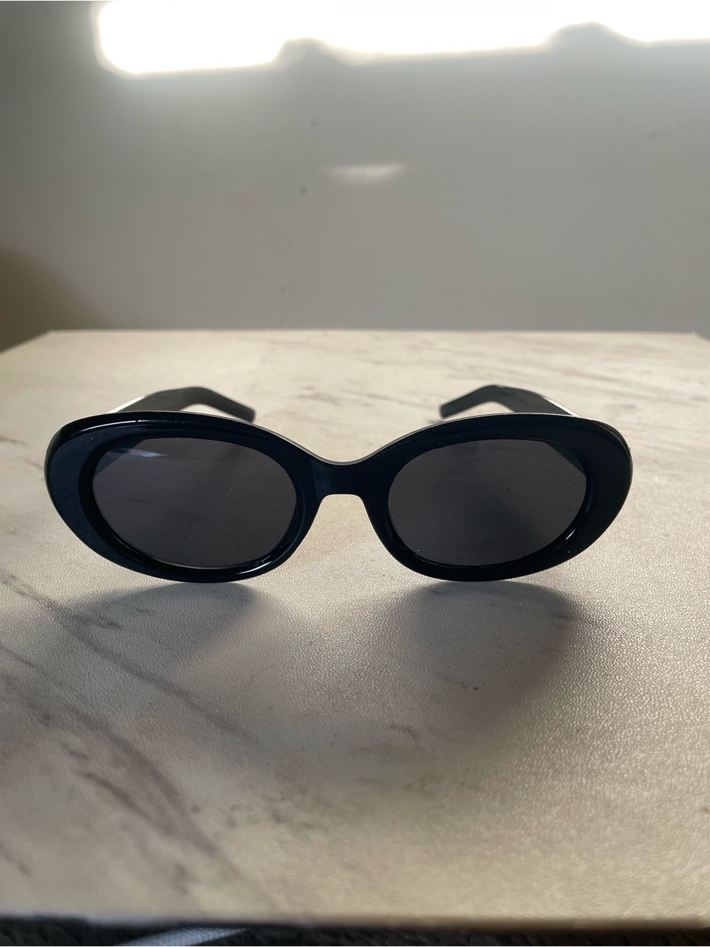 Women's Black Oval Sunglasses - Sleek Modern Style